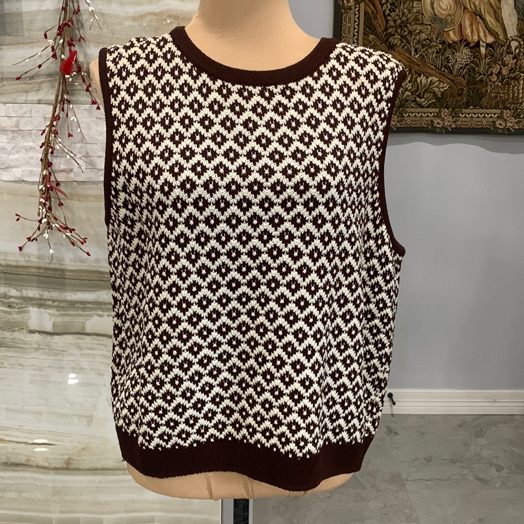 St. John’s Bay By Marie Gray Bright White/ Coffee Brown Sweater Vest. Size L(908